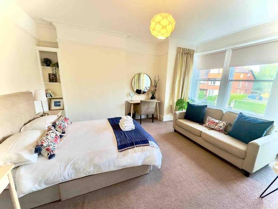 Spacious & Bright 3 Bed Harrogate Apartment Екстериор снимка