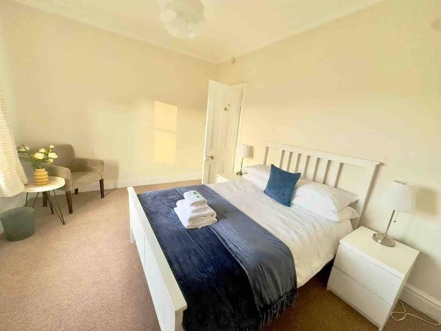 Spacious & Bright 3 Bed Harrogate Apartment Екстериор снимка