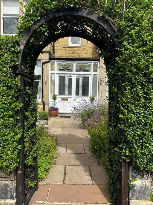 Spacious & Bright 3 Bed Harrogate Apartment Екстериор снимка